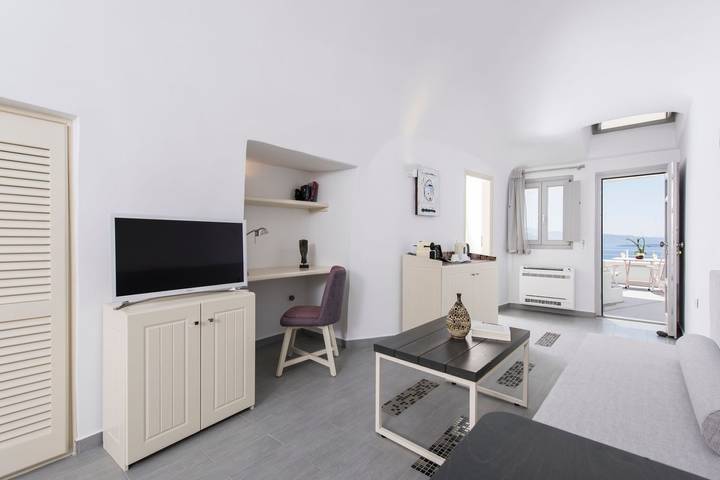 Gorgeous Santorini Villa | Villa Devon | Breathtaking Caldera Views in Oia, Santorin