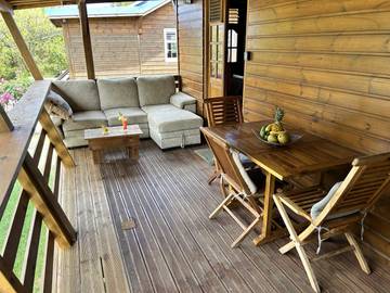 Gîte pour 4 personnes, avec balcon ainsi que piscine et jardin en Guadeloupe