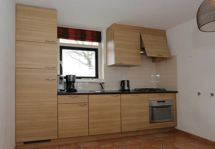 Bungalow für 6 Personen, mit Balkon/Terrasse und Terrasse sowie Garten und Pool in Medemblik - 3