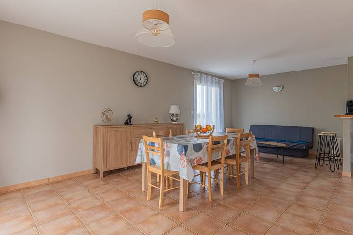 Holiday Home 'Le Pin Franc' with Private Terrace, Private Garden and Wi-Fi in Valeyrac, Lesparre-Médoc Området