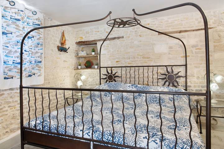 Ferienhaus 'Gîte des Amoureux' mit Gemeinschaftspool, Terrasse und Wlan in Longré, Charente