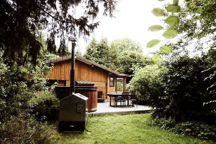 Gîte pour 4 personnes, avec Jacuzzi ainsi que Terrasse et Jardin