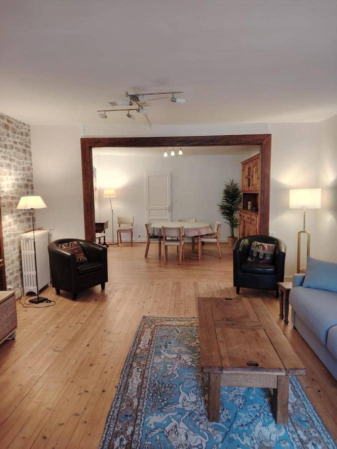 Location de vacances pour 7 personnes, avec terrasse à Arbois (homonymie) - 2