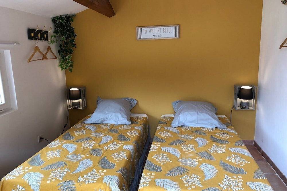 In het hart van 4600m2 eiken, rustig: zwembad, tennis, jeu de boules, privé in Flayosc, Draguignan en omgeving