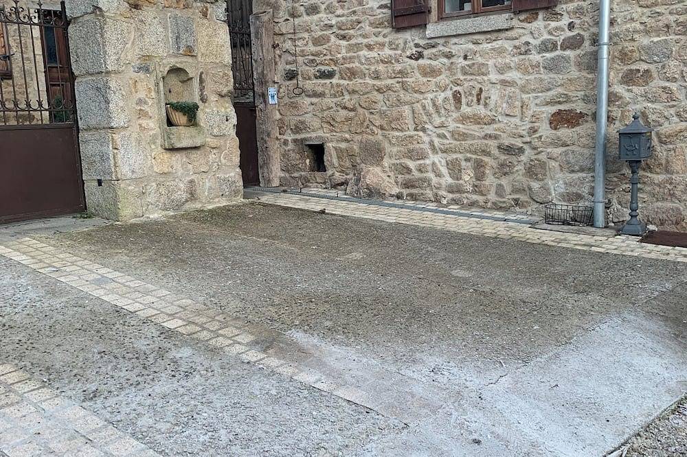 Accommodation in a former paper mill in Saint-Martin-des-Olmes, Parque Natural Regional Livradois-Forez