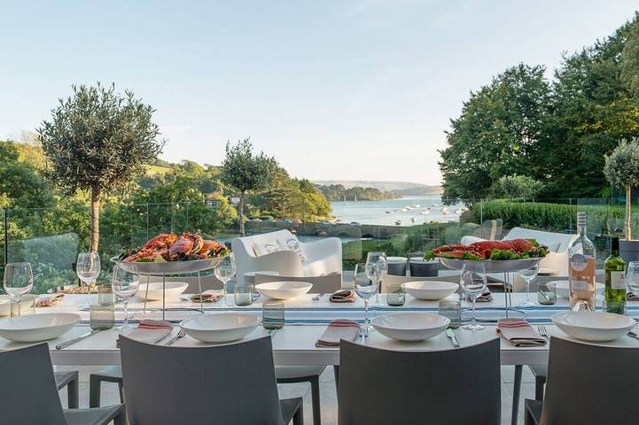 Holiday rental for 14 people, with balcony and garden as well as hot tub in Kingsbridge