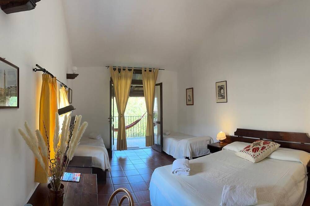 Agriturismo Lago Bracciano - Room Viola in Anguillara Sabazia, Lago di Bracciano