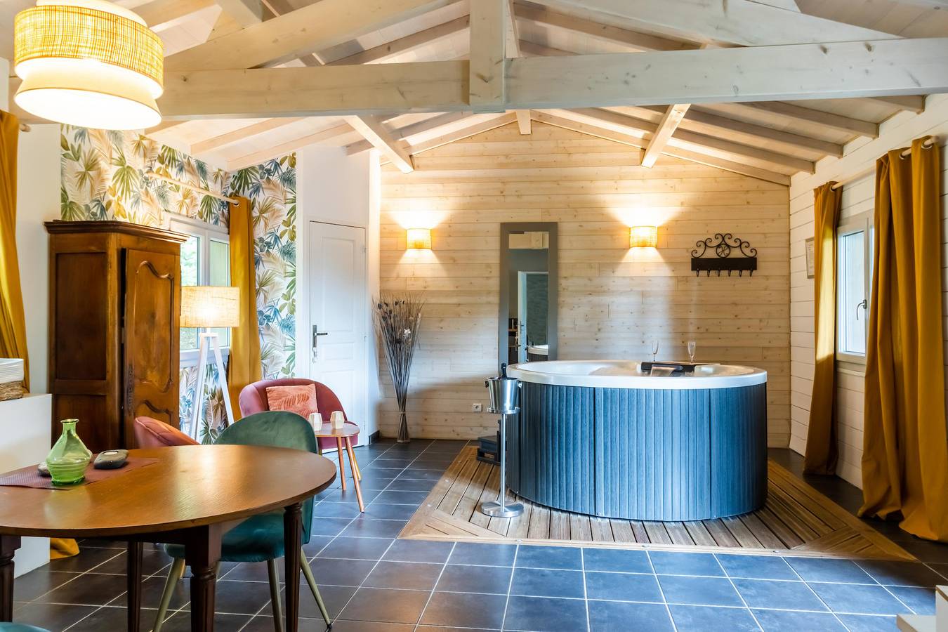 Chalet La Truffe – Romantique avec spa privé, terrasse, jardin, petit-déj & clim in Saint-Cybranet, Périgord Noir
