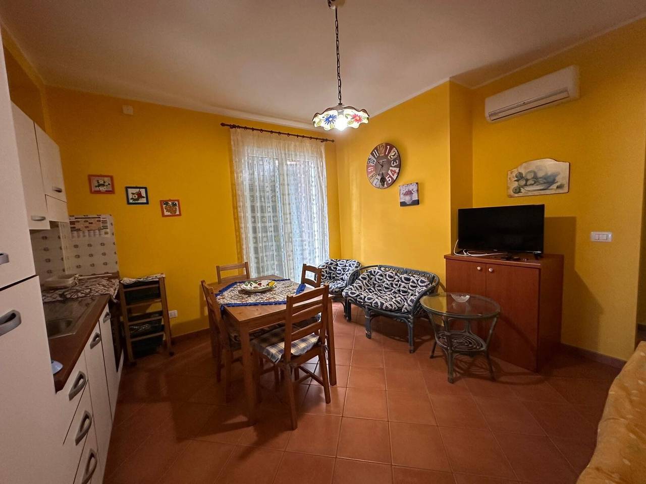 Apartamento entero, Apartamento 'Nettuno con Terraza', vistas al mar, Wi-Fi y aire acondicionado in Capo Passero, Portopalo di Capo Passero