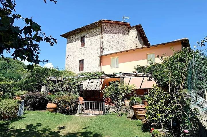 Ferienhaus für 8 Personen, mit Garten und Whirlpool