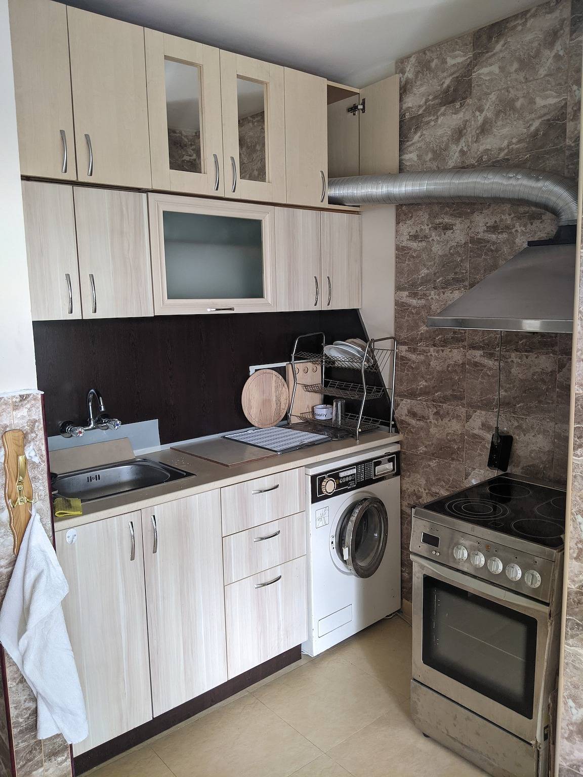 Geheel vakantieappartement, Studio Sleeps 4 with Pet Friendly Parking in Sonnenstrand, Boergas (oblast)