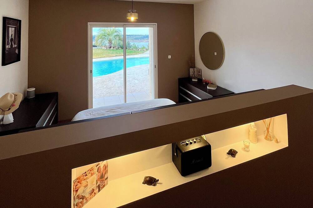 Villa Bahia located between the Calanques of Marseille, the Camargue and the Alpilles. in Saint-Mitre-les-Remparts, Istres region