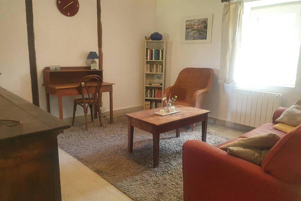 Two-Bedroom House in Cindré, Région de Vichy