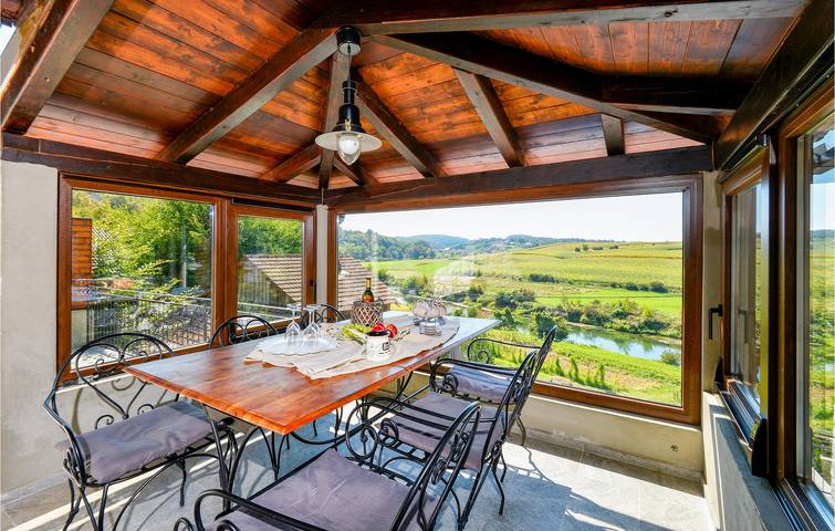 Charmante 76 m² große Wohnung mit Pool und Terrasse, nur wenige Schritte vom Fluss Dobra entfernt in Karlovac, Karlovac und Umgebung