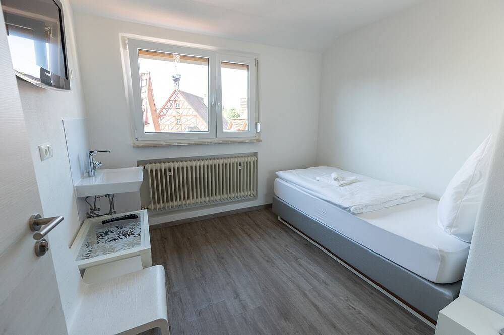 Gemeinschaftunterkunft 2 - Zi. 9 - Ez - Gasthof Schrenker in Fränkische Schweiz