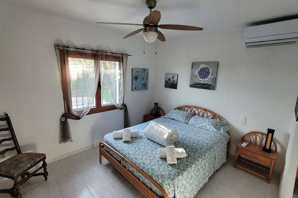 Cottage on the beach - incredible view of the sea - private pool in el Perelló, Costa Dorada