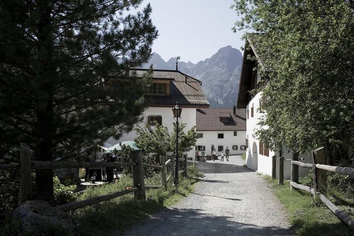 Hotel Crusch Alba S-charl - Doppelzimmer mit Dusche/Wc, Typ B in S-charl, Scuol