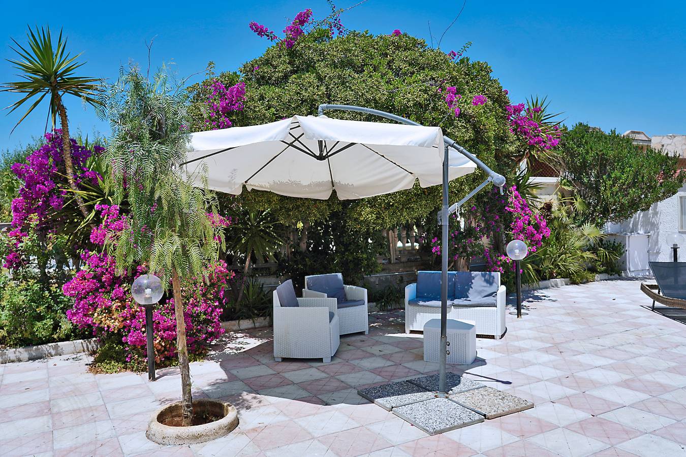 Villa Luciana avec vue sur la mer, terrasse privée et climatisation in Specchiarica, Manduria