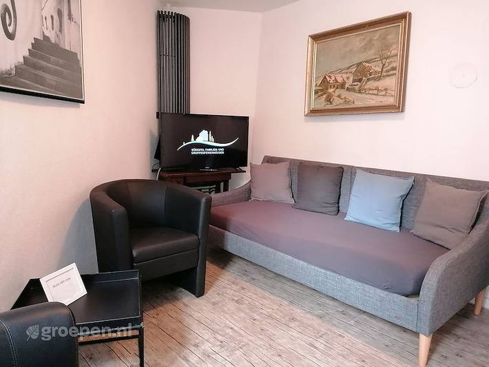 Ferienhaus für 22 Personen, mit Terrasse und Seeblick sowie Balkon/Terrasse in der Eifel - 2