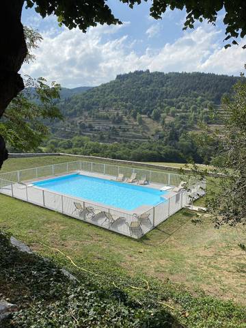 Villa de luxe pour 30 personnes, avec terrasse et piscine à Satillieu