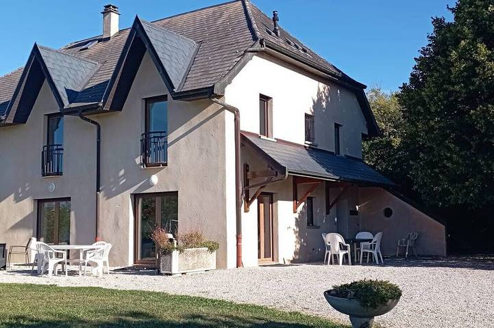 Gîte pour 6 personnes, avec terrasse et jardin