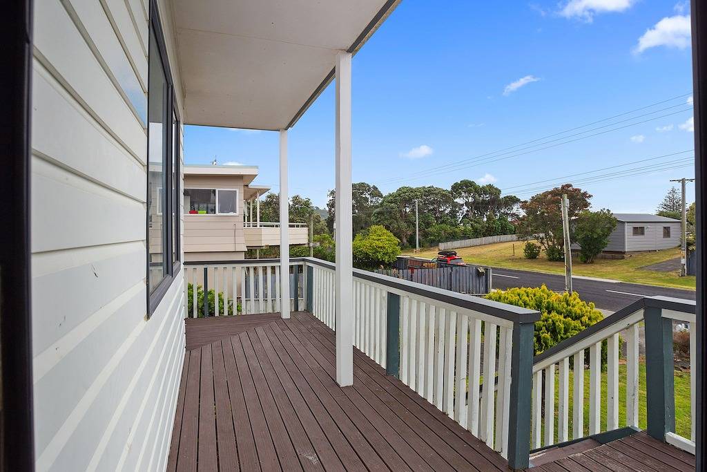 A Wave From It All - Waihi Beach Holiday Home in Western Bay of Plenty District