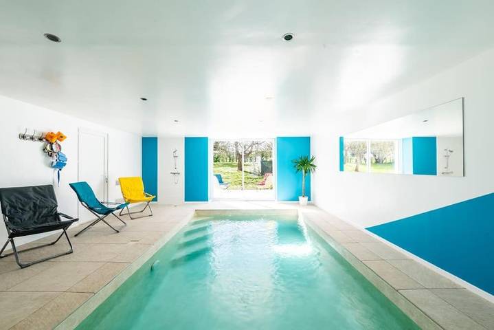 Location de vacances pour 8 personnes, avec piscine et terrasse à Coulonges-Cohan