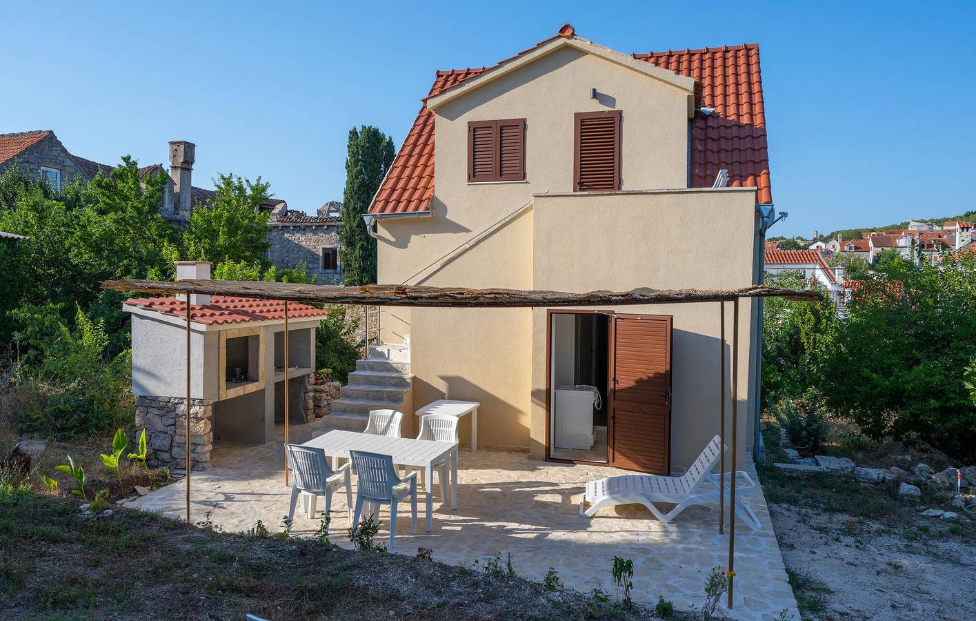 Ganze Ferienwohnung, Gemütliche 1-Zimmer-Wohnung mit Terrasse – 600 m vom Strand entfernt in Zlarin (Kroatische Adria), Dalmatinische Inseln