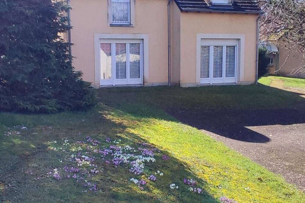 Appartement entier, Appartement au calme, avec jardin et Wifi gratuit (T2 - Valençay 12 in Les Aix-d'Angillon, Région de Bourges