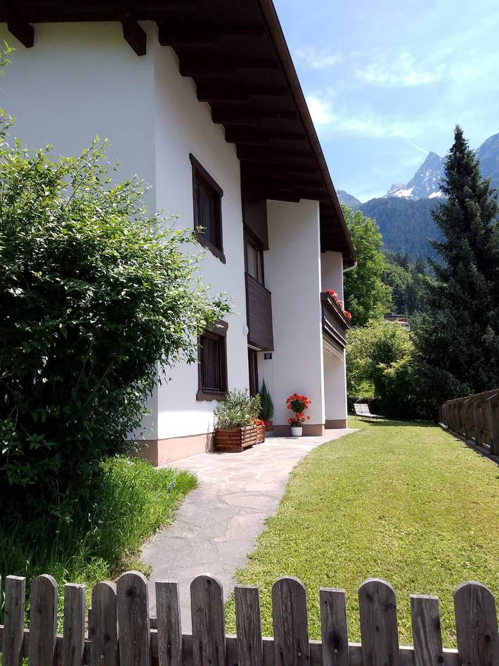 Gîte pour 5 personnes, avec jardin et balcon à Oetz