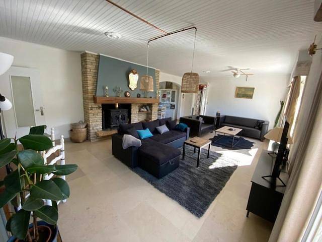 Location de vacances pour 6 personnes, avec vue ainsi que piscine et jardin, animaux acceptés à Lalinde - 4