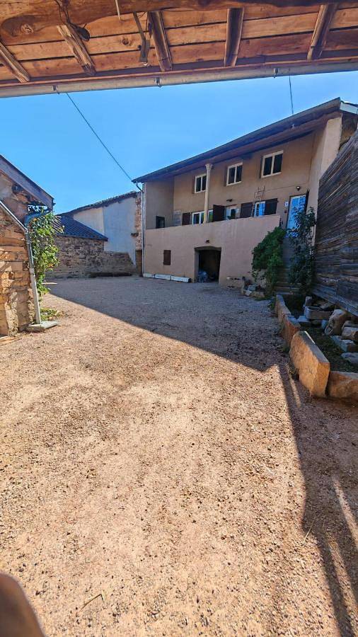 Gîte pour 6 personnes, avec Terrasse à Crêches-sur-Saône - 4
