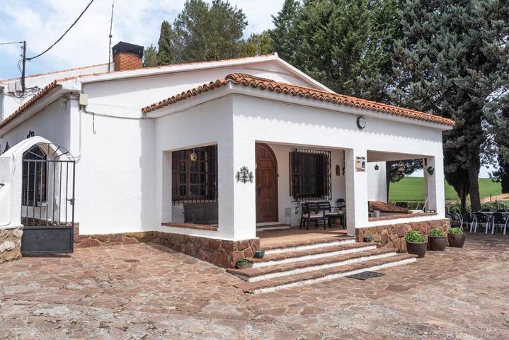 Chalet para 16 personas, con Terraza además de Jardín y Piscina en Manchuela Conquense