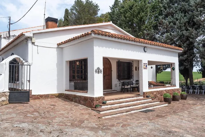 Villa for 16 people, with garden and terrace as well as pool - 1
