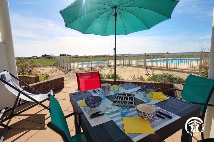 Gîte pour 2 personnes, avec terrasse ainsi que jardin et piscine
