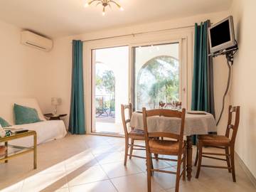 Vakantieappartement voor 4 Personen in Rayol-Canadel-sur-Mer, Nationaal park Port-Cros, Afbeelding 1