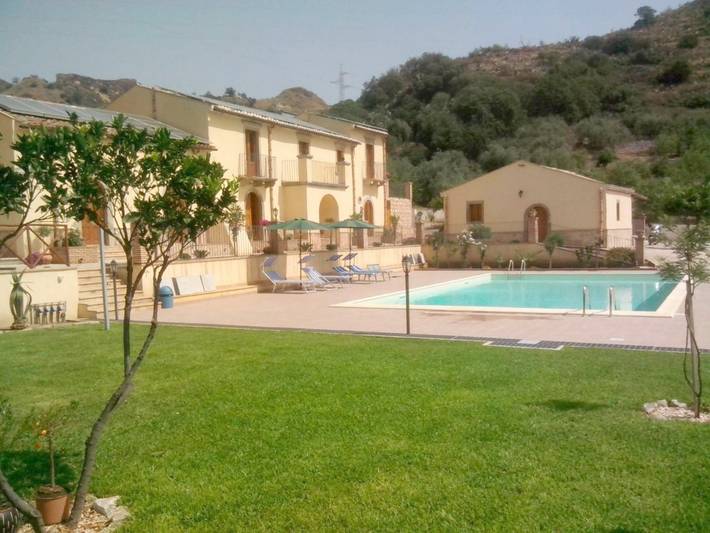 Rustico per 2 persone, con Terrazza e Giardino nonché Piscina in Provincia di Messina