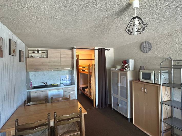 Studio pour 4 personnes, avec terrasse, animaux acceptés dans Super Besse