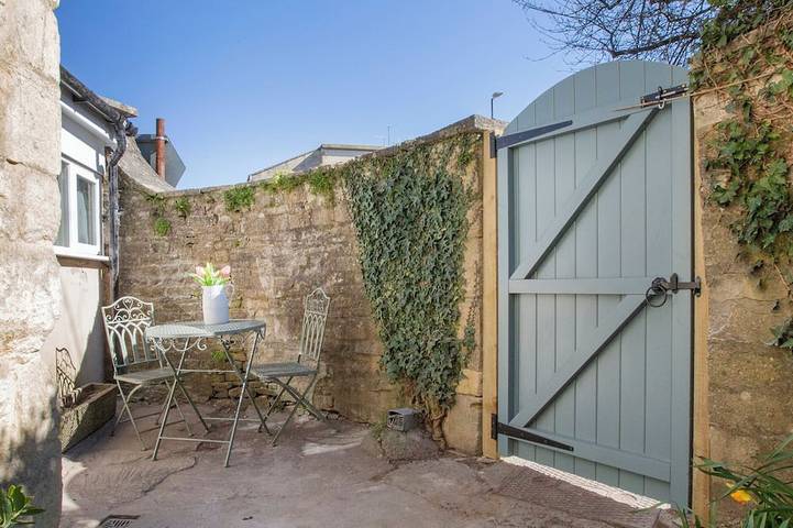 Log cabin for 5 people, with garden in Cirencester