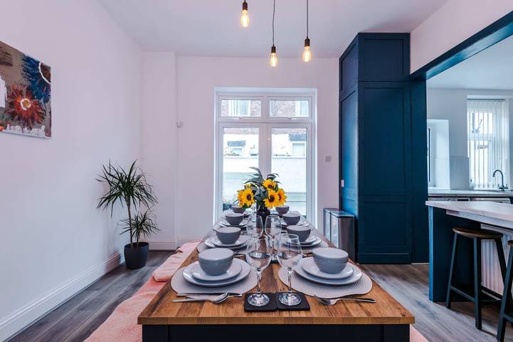 Holiday home for 7 people, with terrace in Liverpool