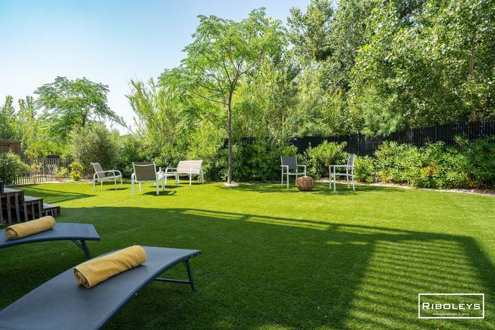 Appartement de vacances pour 6 personnes, avec jardin et piscine, adapté aux familles