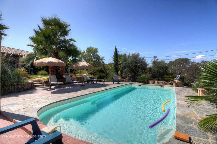 Gîte pour 4 personnes, avec Terrasse et Jardin ainsi que Piscine et Vue à Cuttoli-Corticchiato