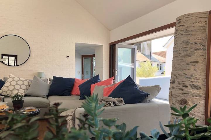 Casa rural para 9 personas, con terraza además de jardín y jacuzzi, Se admiten mascotas - 1