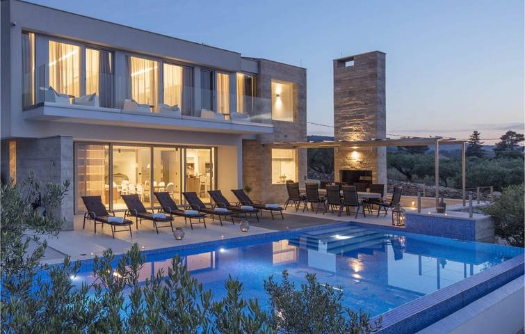Feriehus for 10 personer, med Terrasse og Jacuzzi i tillegg til Sauna i Supetar