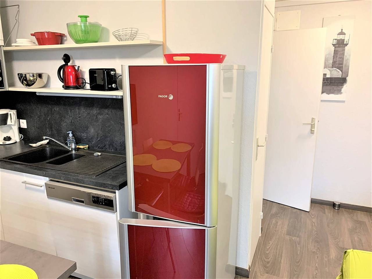 Appartement entier, Appartement rénové, bien équipé à 500m de la plage de Trestrignel et du centre-ville de Perros-Guirec in Perros-Guirec, Côte de Granit Rose