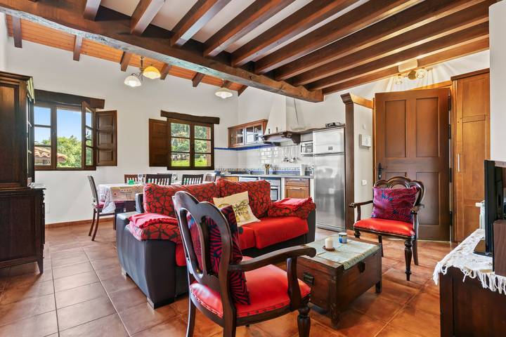 Hel lejlighed, Apartment 'La Tenada' with Private Terrace, Private Garden and Wi-Fi in Carreño, Costa Verde (Spanien)