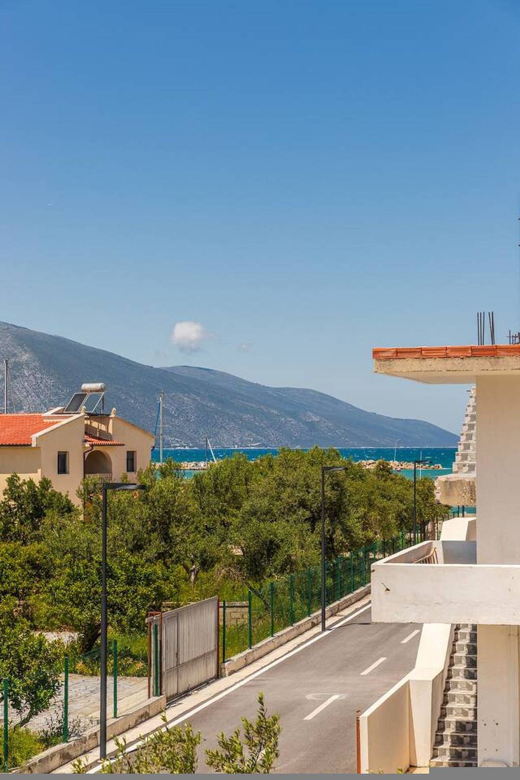 Apartamento entero, Orikum Beachside Retreat | Apartment 3 by Pikhost in Orikum, Vlorë
