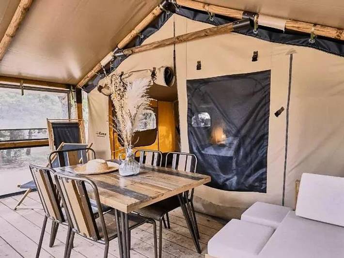 Camping Domaine des Chênes Blancs Pausado - Tente en toile et en bois 5 personnes - Tente Lodge Cosy 3 Pièces 5 Personnes Sans Sanitaire in Saint-Saturnin-lès-Apt, Parc naturel régional du Luberon