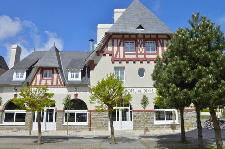 Hôtel pour 3 personnes, avec jacuzzi ainsi que jardin et sauna
