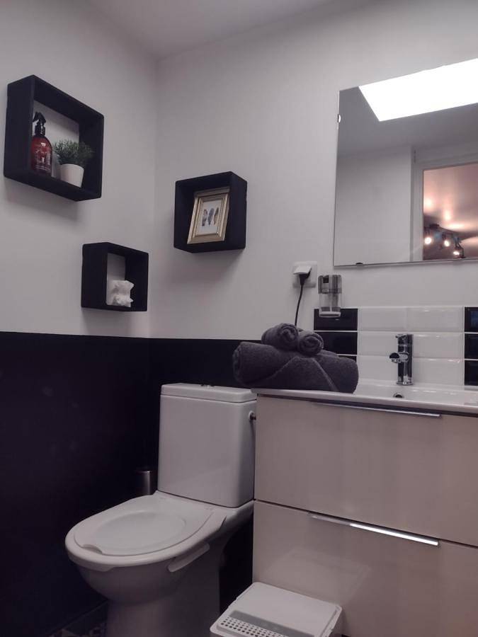 Gîte pour 2 personnes, avec piscine ainsi que jardin et vue à Saint-Jean-de-la-Motte